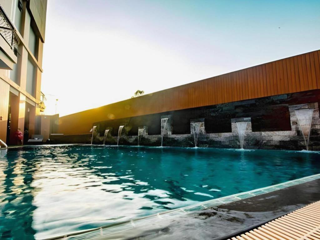 The Y Boutique 3*